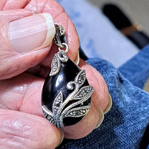 925, Elegant Onyx, Silver And Marcasite Jewelry Set - Picture 3 of 7